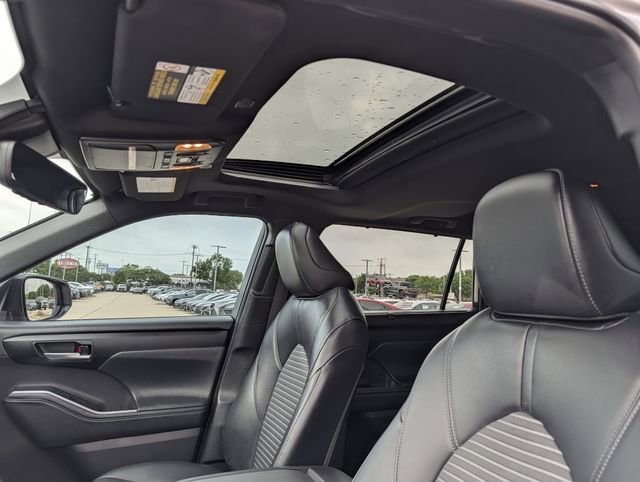 Used 2023 Toyota Highlander XSE image 28