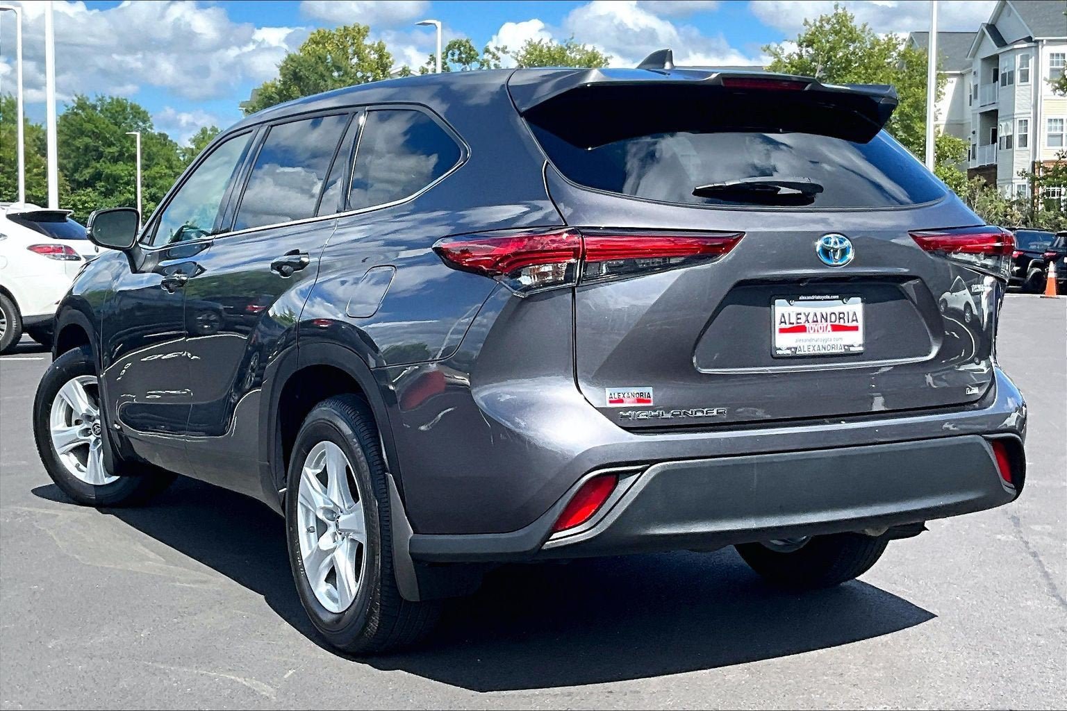 Used 2022 Toyota Highlander LE AWD/4WD image 11