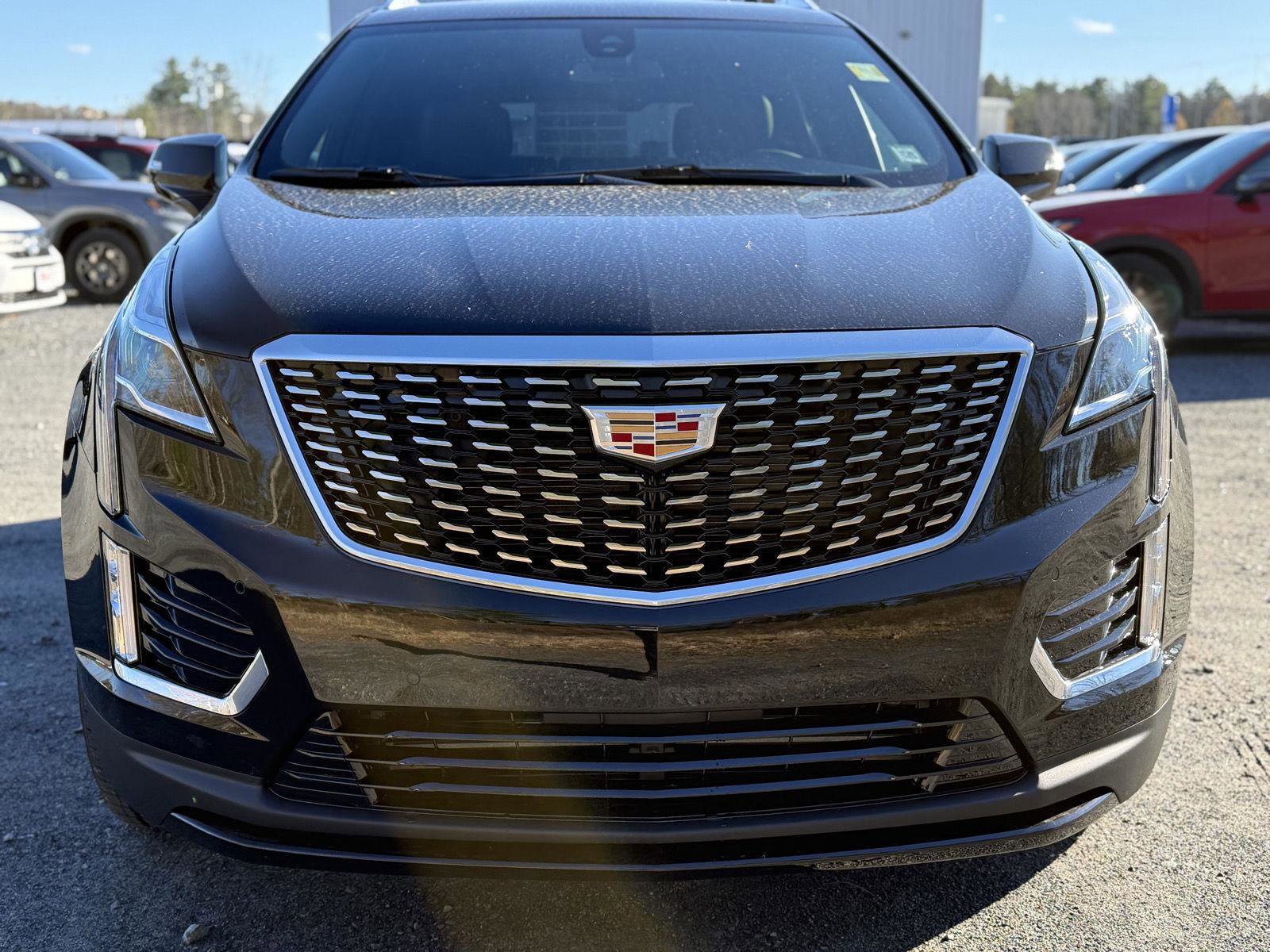 New 2025 Cadillac XT5 Luxury image 2