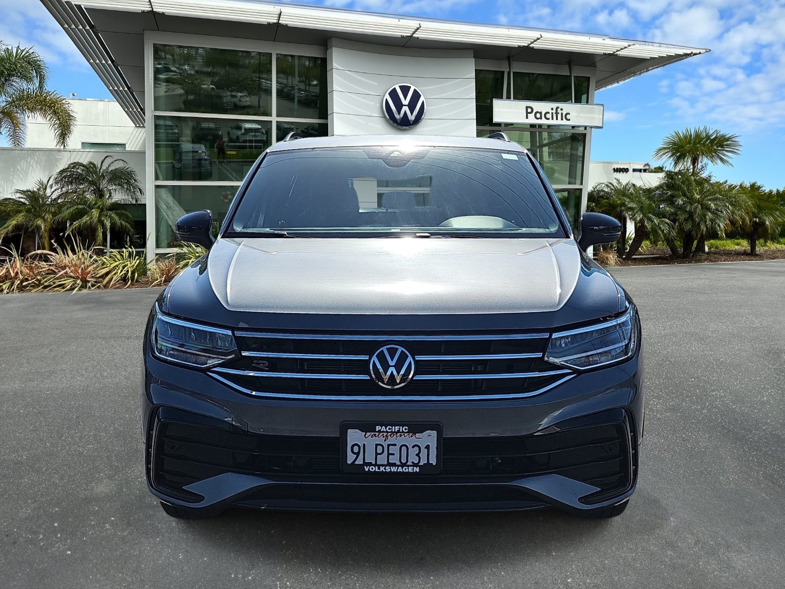 Certified 2024 Volkswagen Tiguan SE R-Line FWD image 2