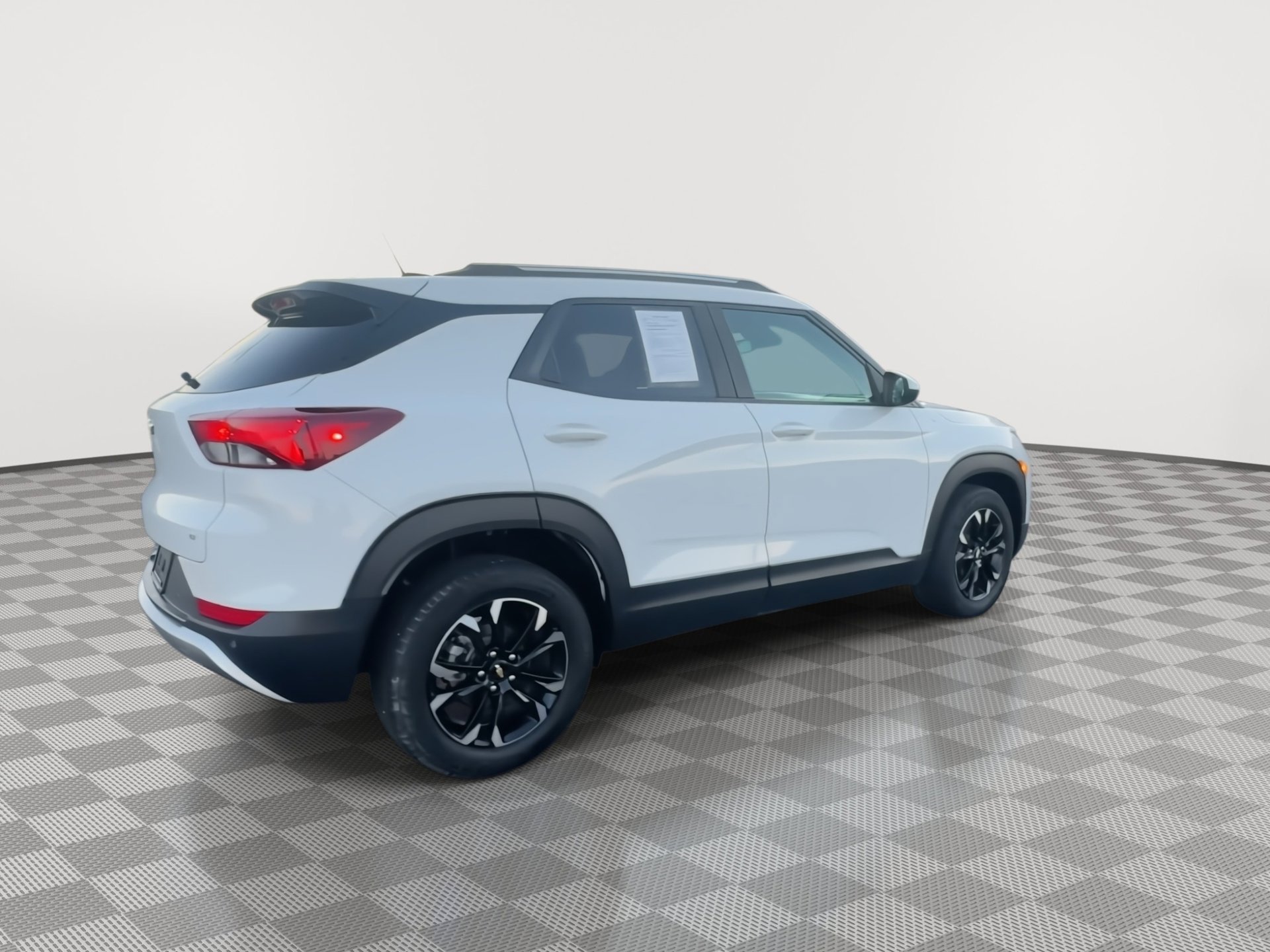 Used 2022 Chevrolet TrailBlazer LT w/ Convenience Package image 9