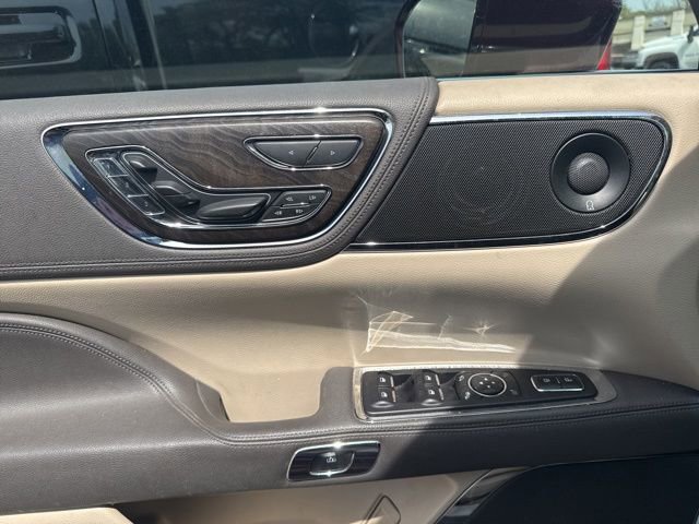 Used 2017 Lincoln Continental Reserve w/ Technology Package image 13