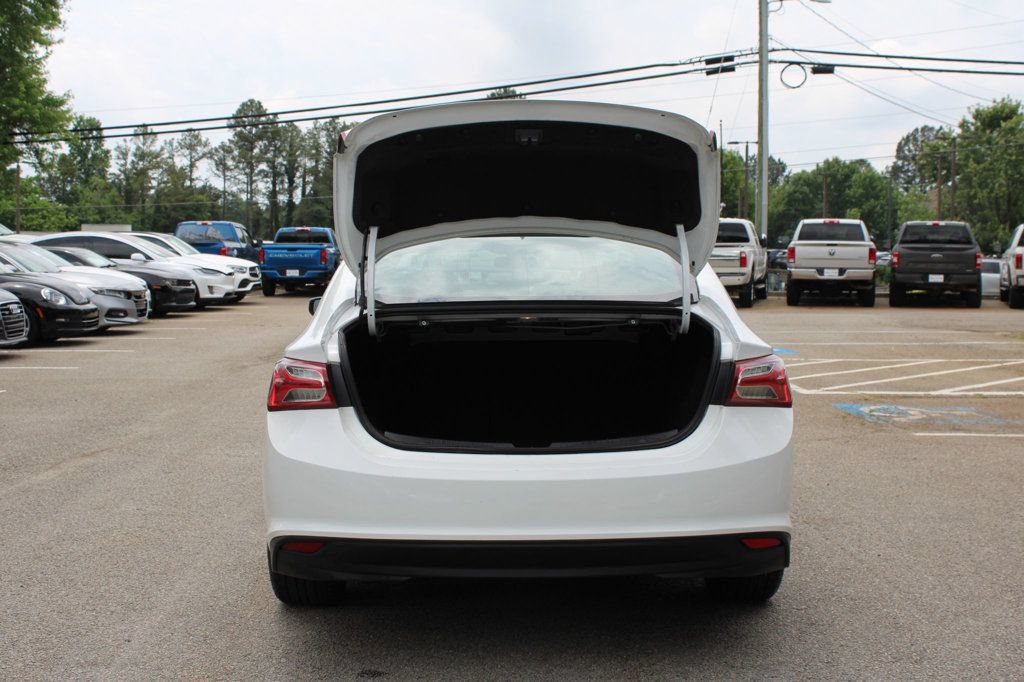 Used 2021 Chevrolet Malibu LT FWD image 9