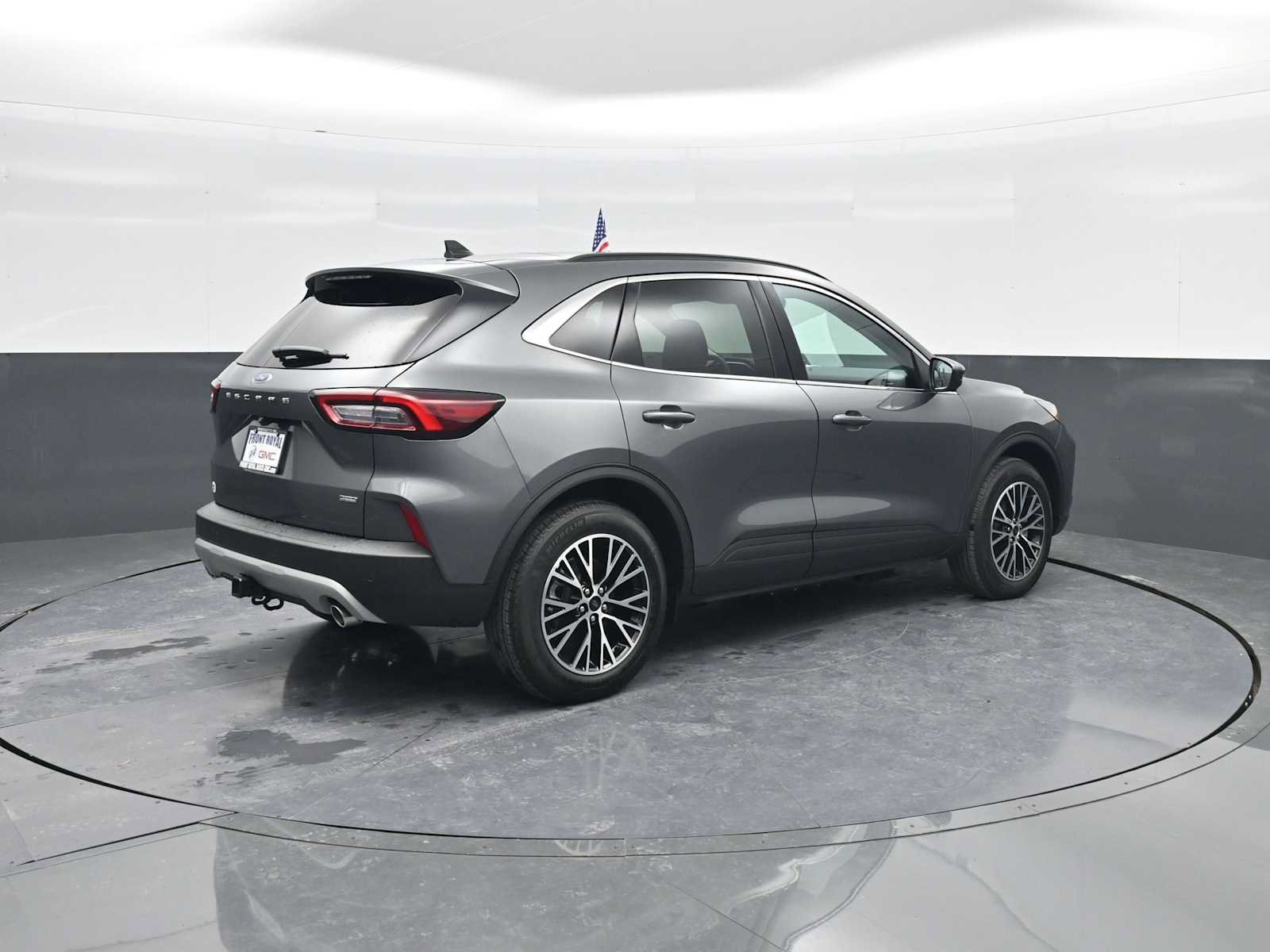 Used 2025 Ford Escape SE w/ PHEV Premium Package image 8