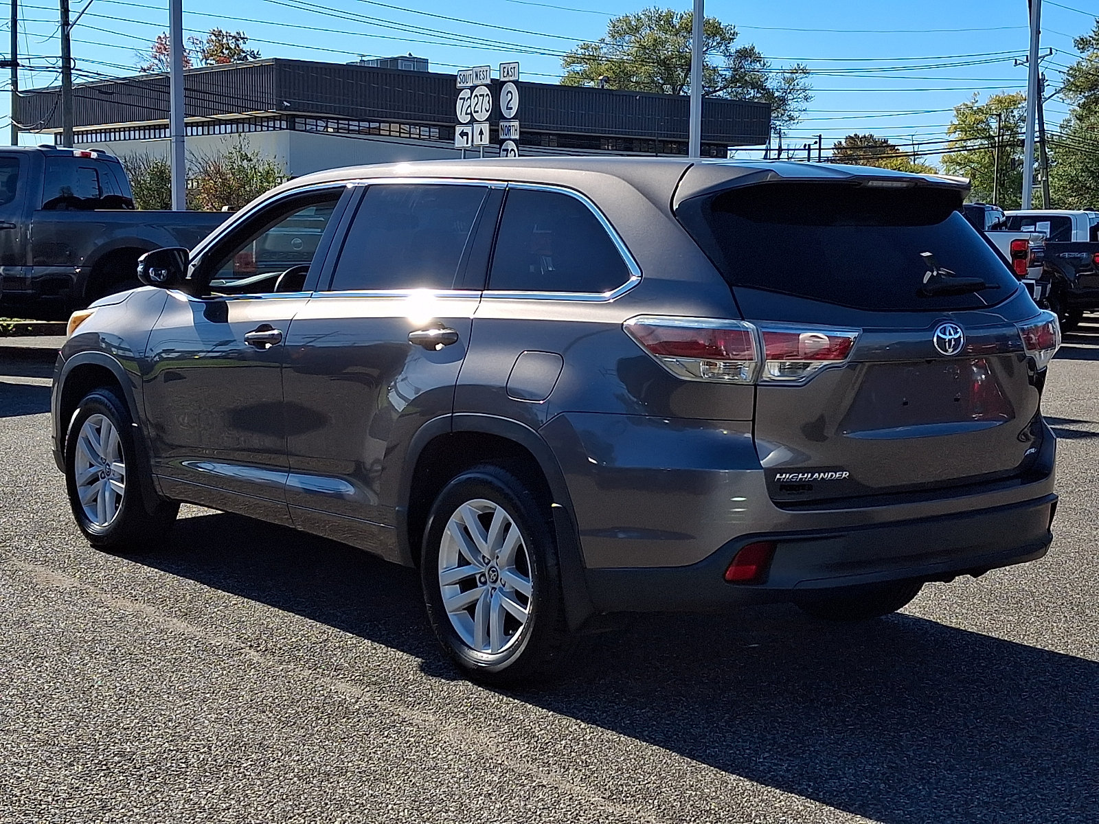 Used 2016 Toyota Highlander LE AWD/4WD image 7