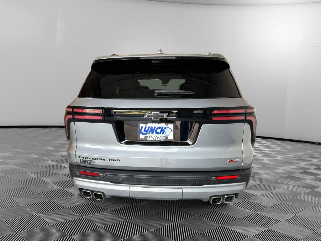 Used 2025 Chevrolet Traverse Z71 w/ Enhanced Driving Package AWD/4WD image 4