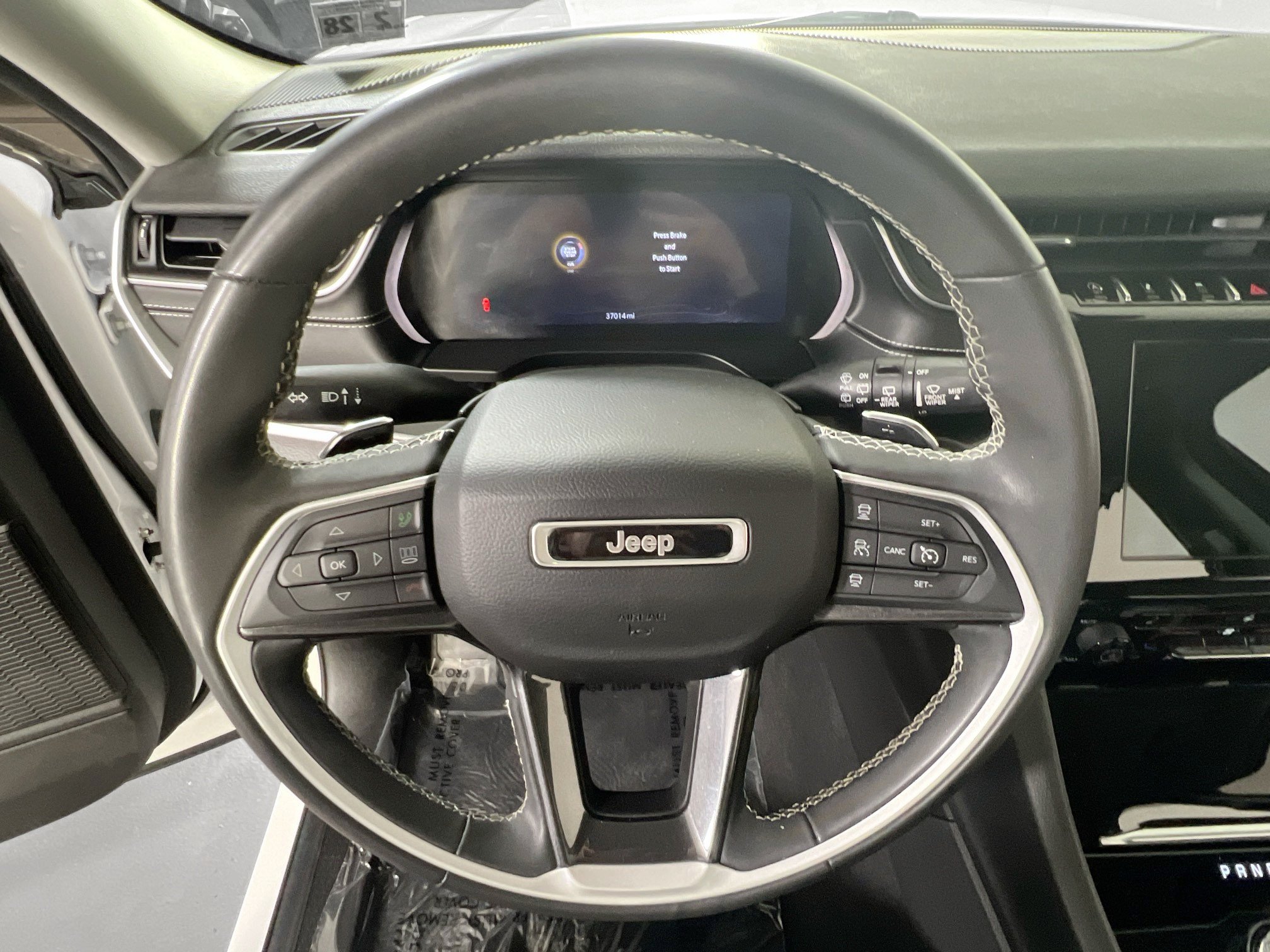 Used 2023 Jeep Grand Cherokee Laredo w/ Luxury Tech Group I AWD/4WD image 11