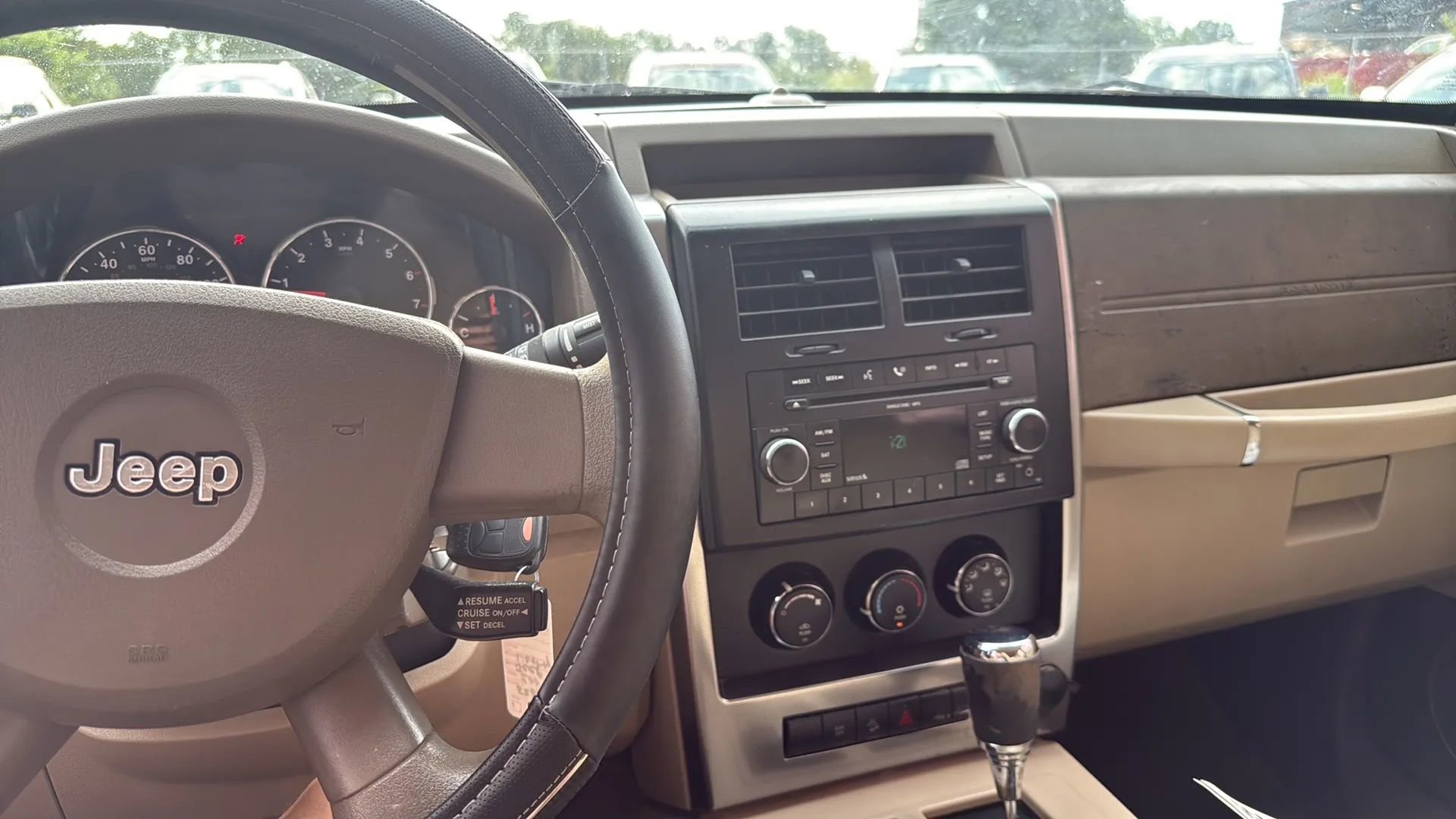 Used 2009 Jeep Liberty Sport image 31