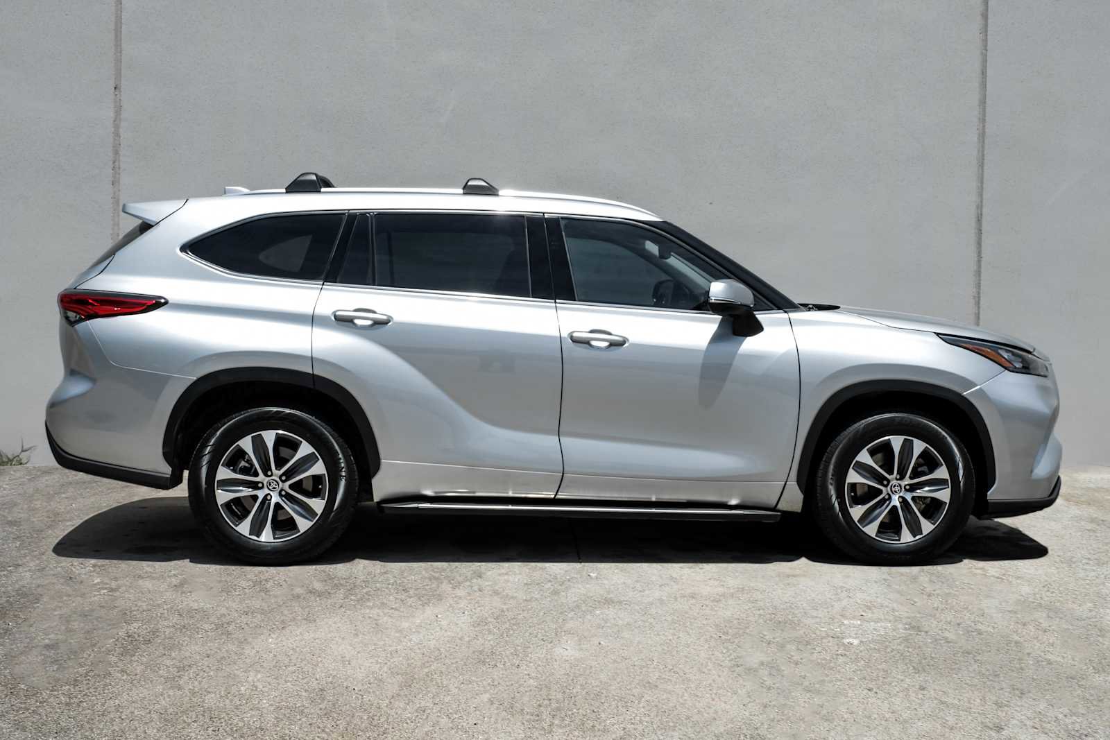 Used 2020 Toyota Highlander XLE FWD image 8