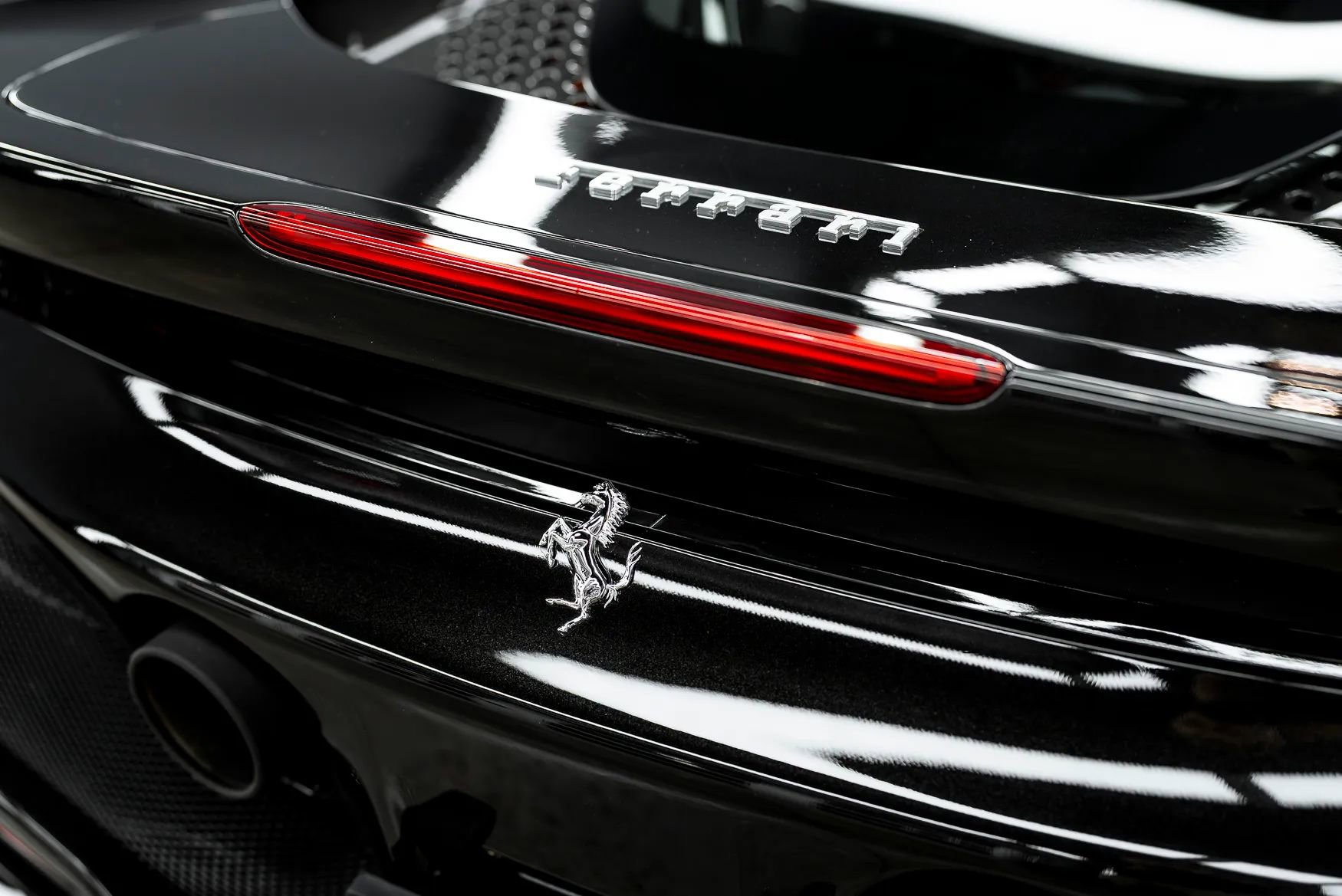 Used 2023 Ferrari SF90 Spider image 55