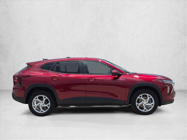 Used 2025 Chevrolet Trax LS w/ LS Convenience Package FWD image 4