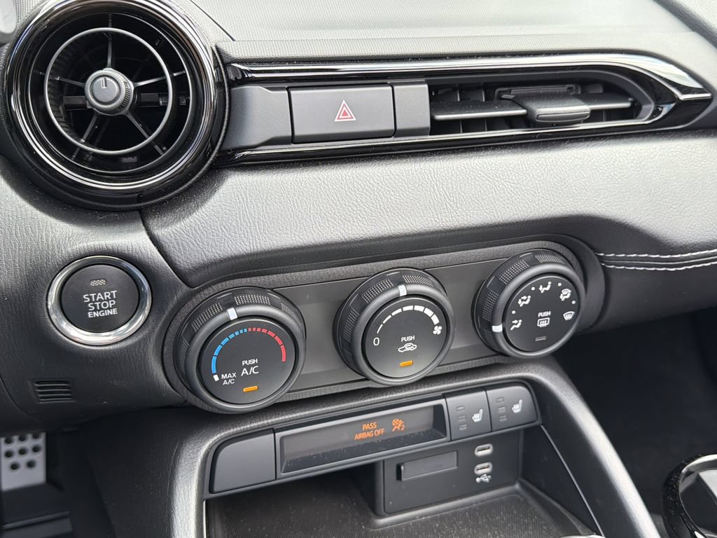 New 2026 MAZDA MX-5 Miata Club w/ Interior Package RWD image 14