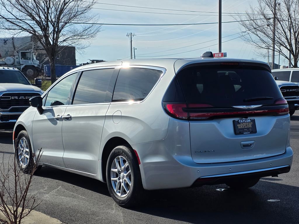 New 2026 Chrysler Pacifica Select image 8
