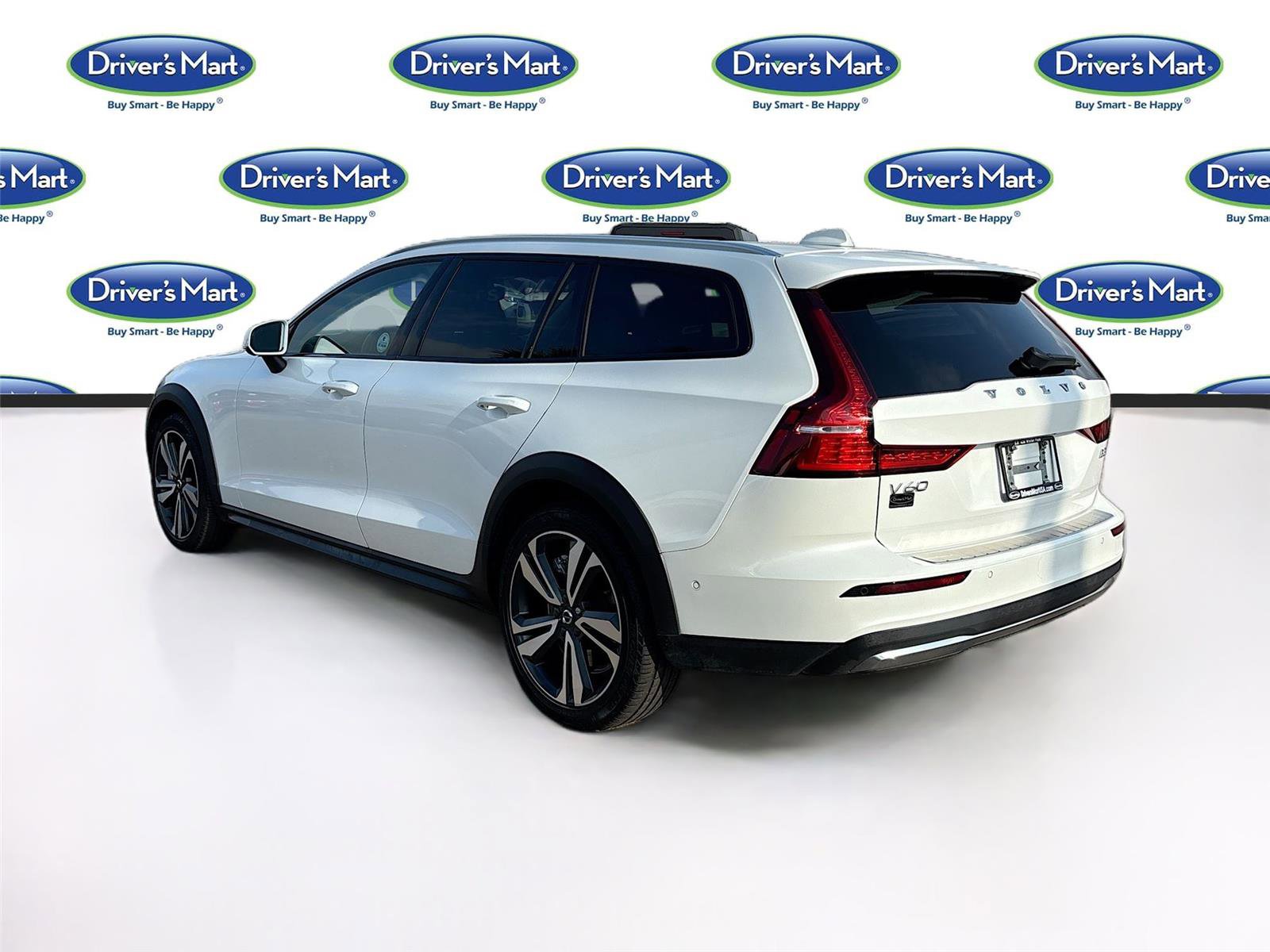 Used 2025 Volvo V60 B5 Cross Country Plus image 5