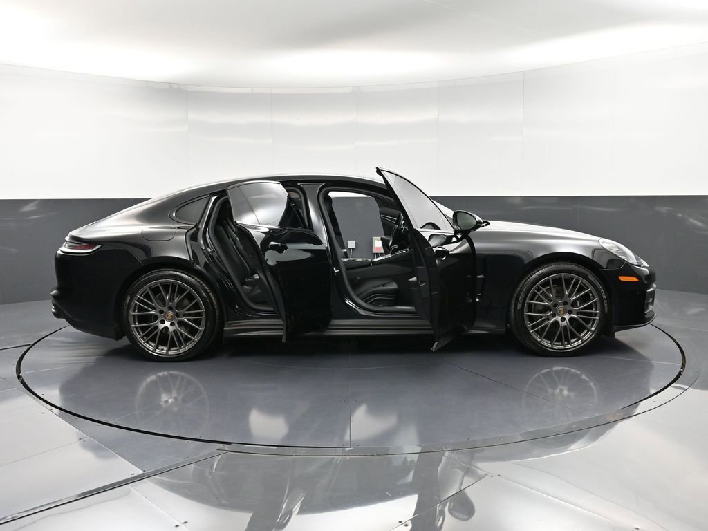 Certified 2022 Porsche Panamera Platinum Edition image 38