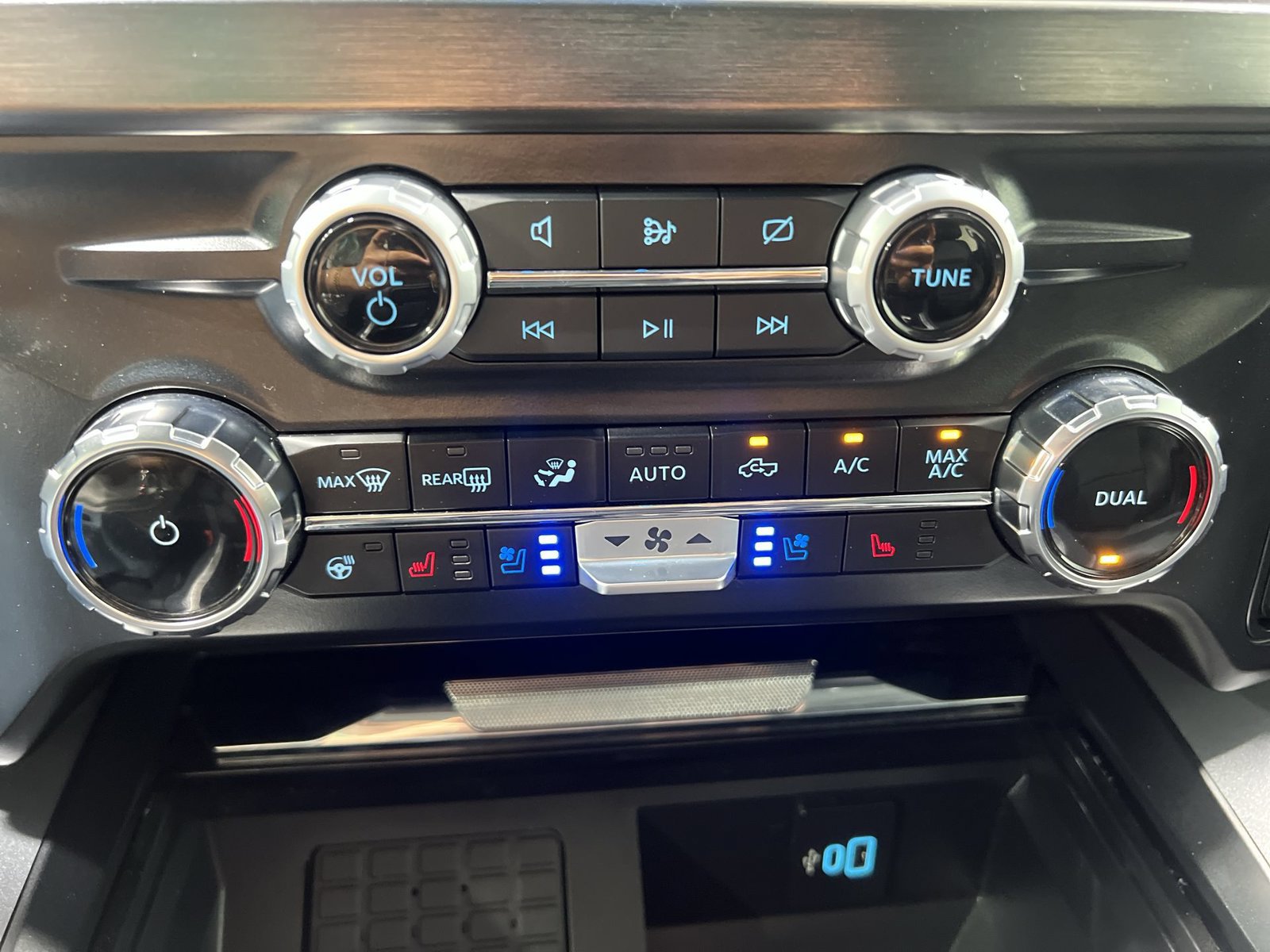 Used 2024 Ford F350 Lariat AWD/4WD image 19