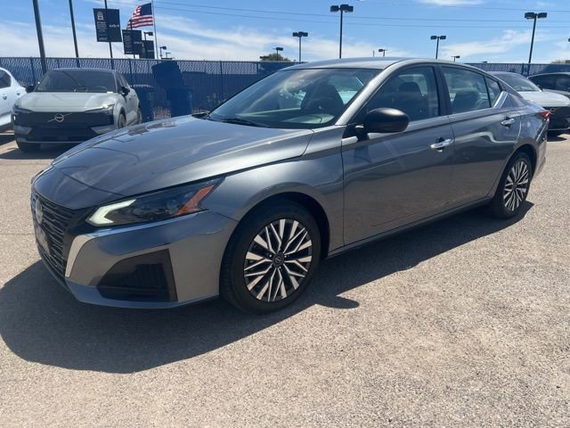 Used 2024 Nissan Altima 2.5 SV AWD/4WD image 8