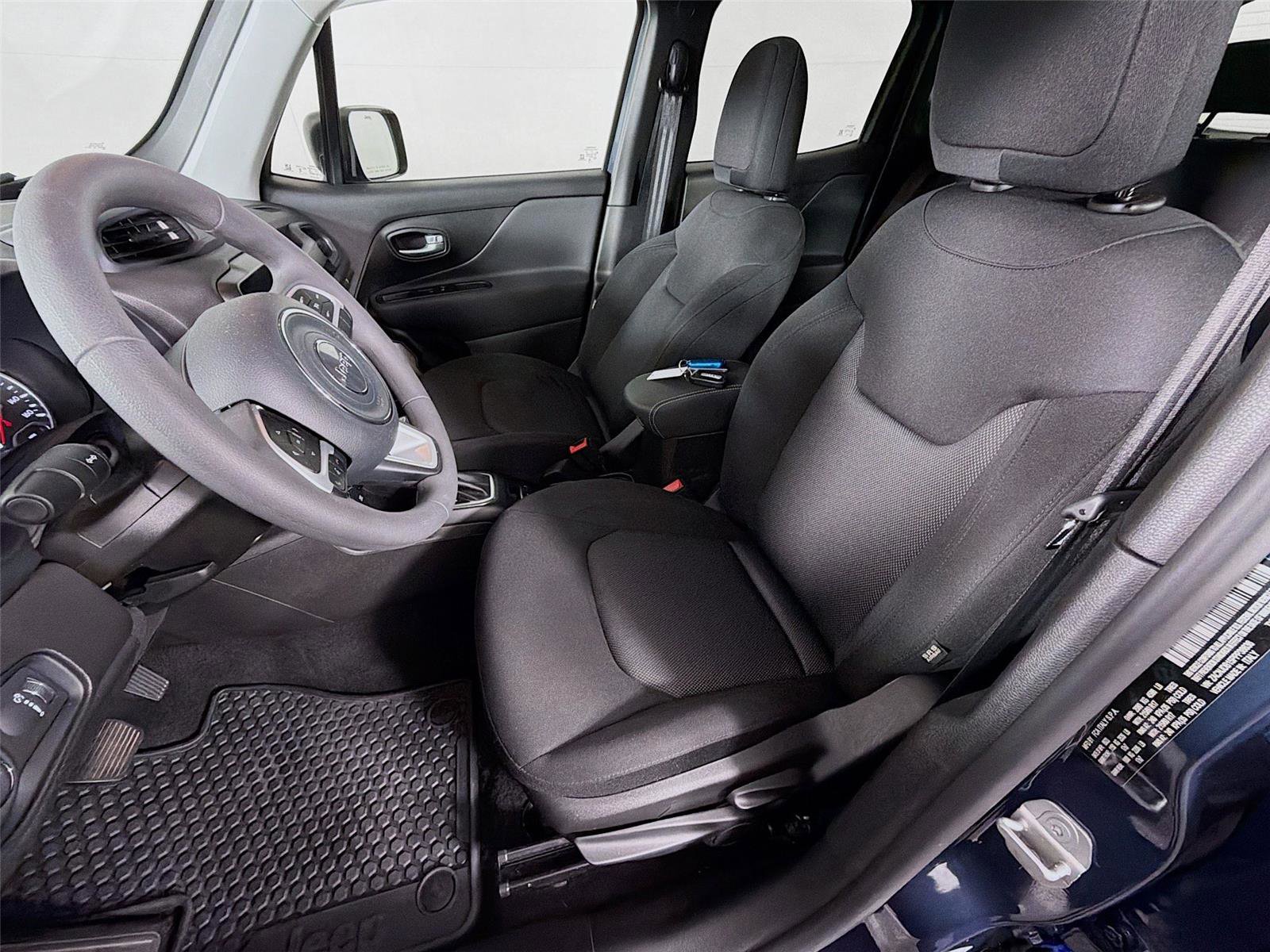 Used 2023 Jeep Renegade Latitude AWD/4WD image 11