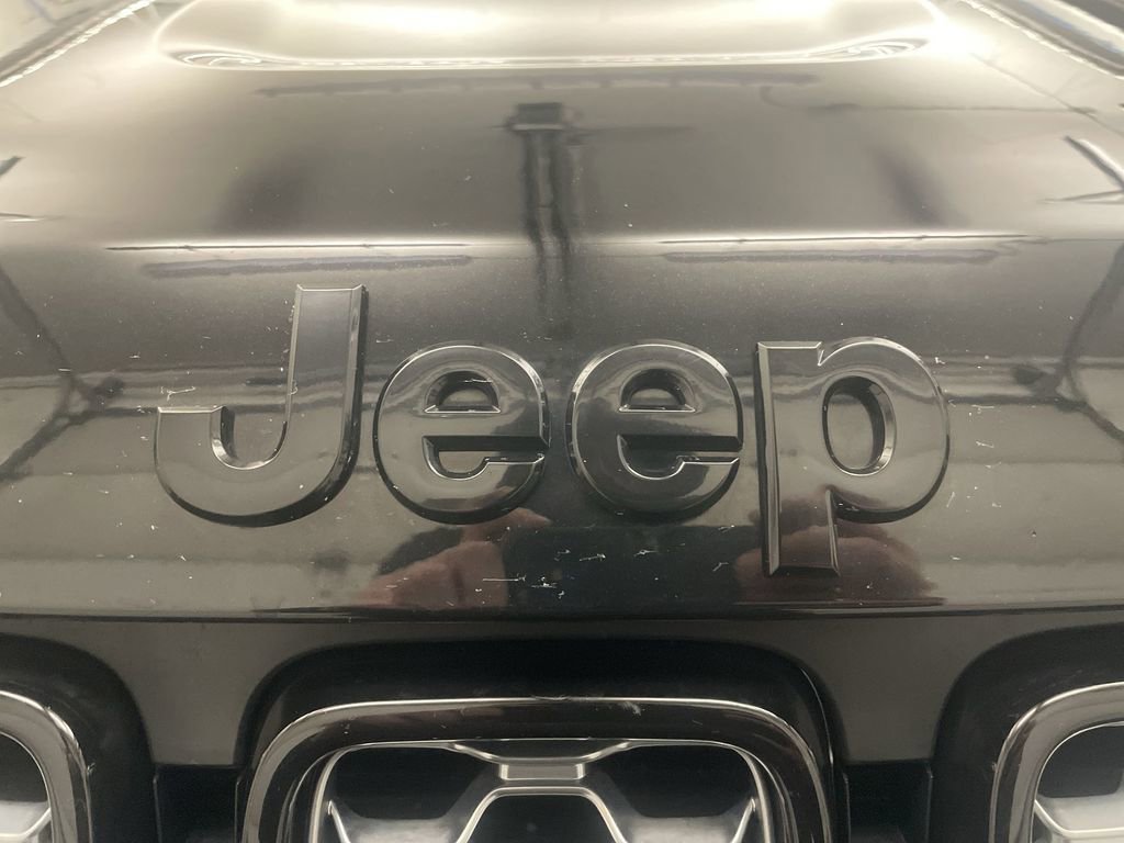 Used 2020 Jeep Grand Cherokee Altitude image 24