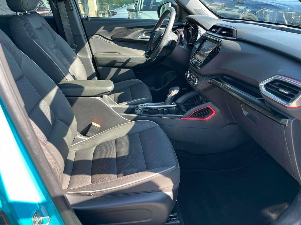 Used 2022 Chevrolet TrailBlazer RS w/ Technology Package FWD image 12