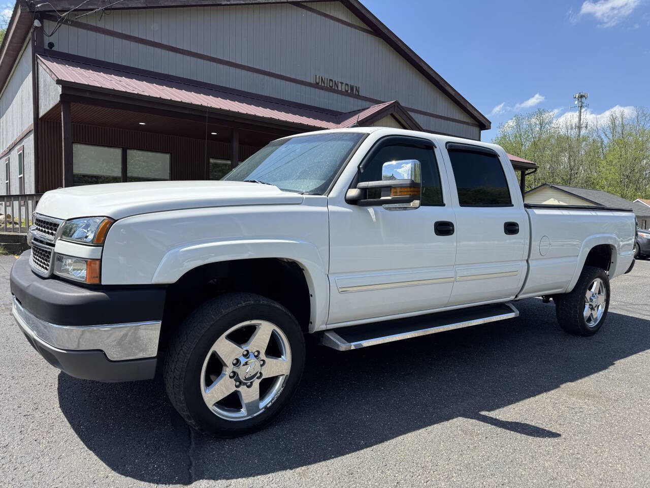 Used 2005 Chevrolet Silverado 2500 LT w/ Skid Plate Package AWD/4WD image 3