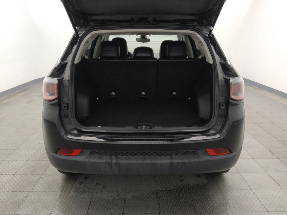 Used 2018 Jeep Compass Latitude FWD image 29