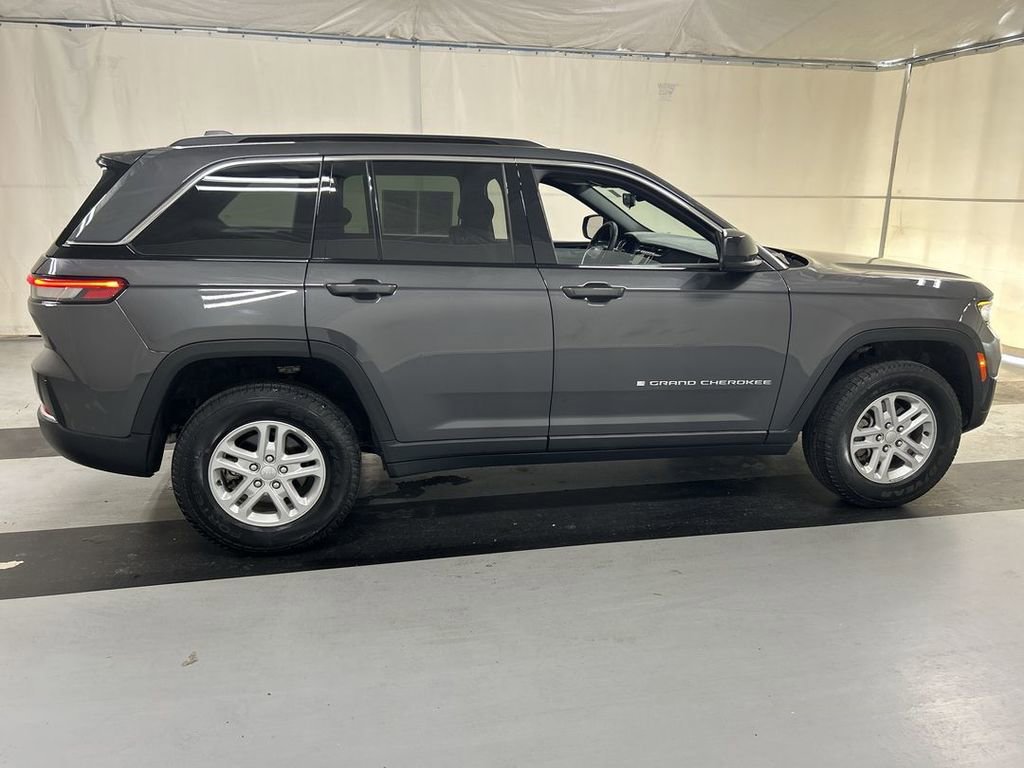 Used 2025 Jeep Grand Cherokee Laredo w/ Luxury Tech Group I image 5