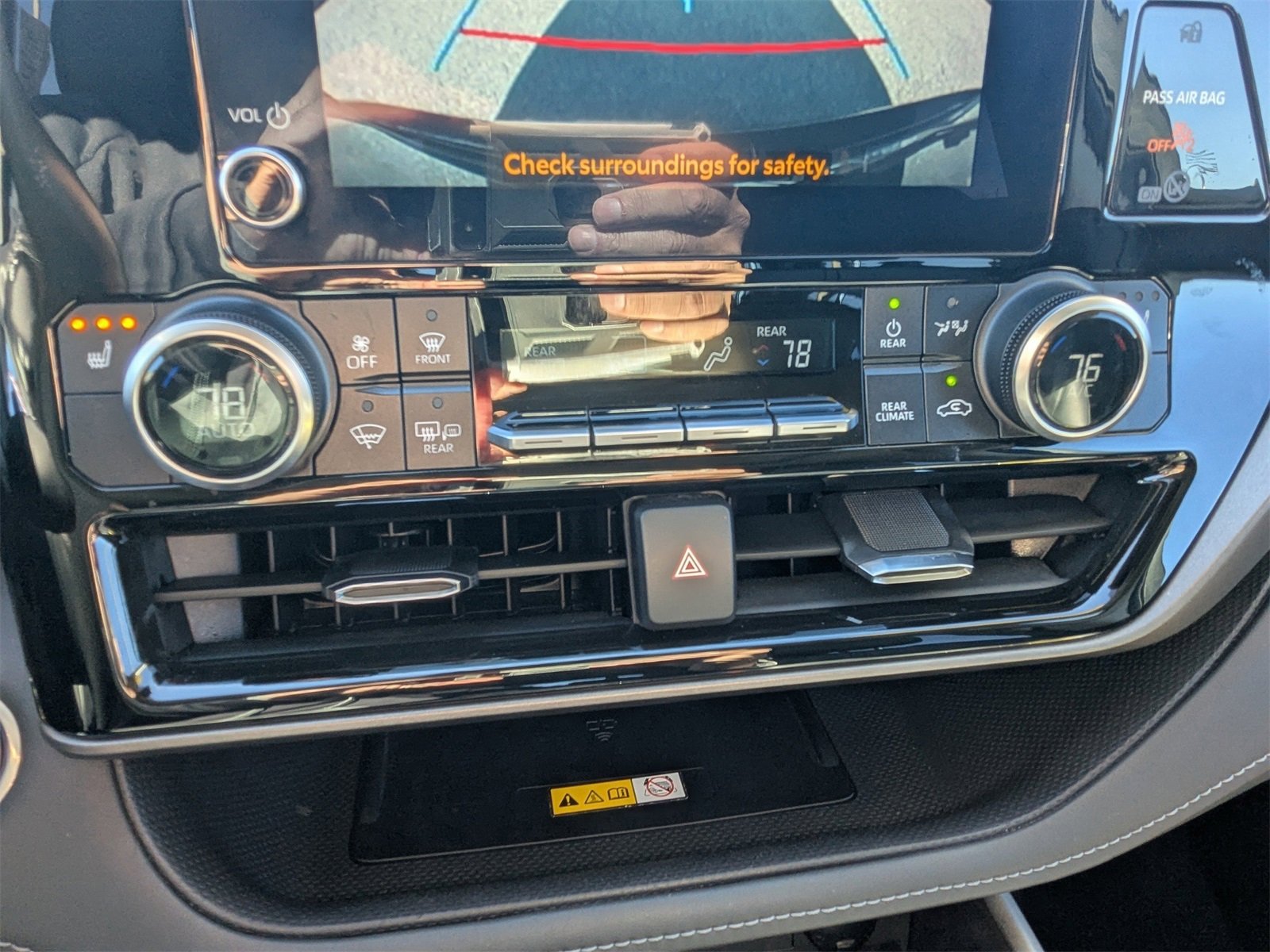 Used 2024 Toyota Highlander XLE image 25