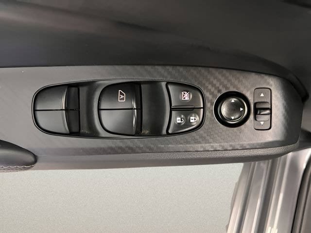 Used 2024 Nissan Altima 2.5 SV FWD image 17