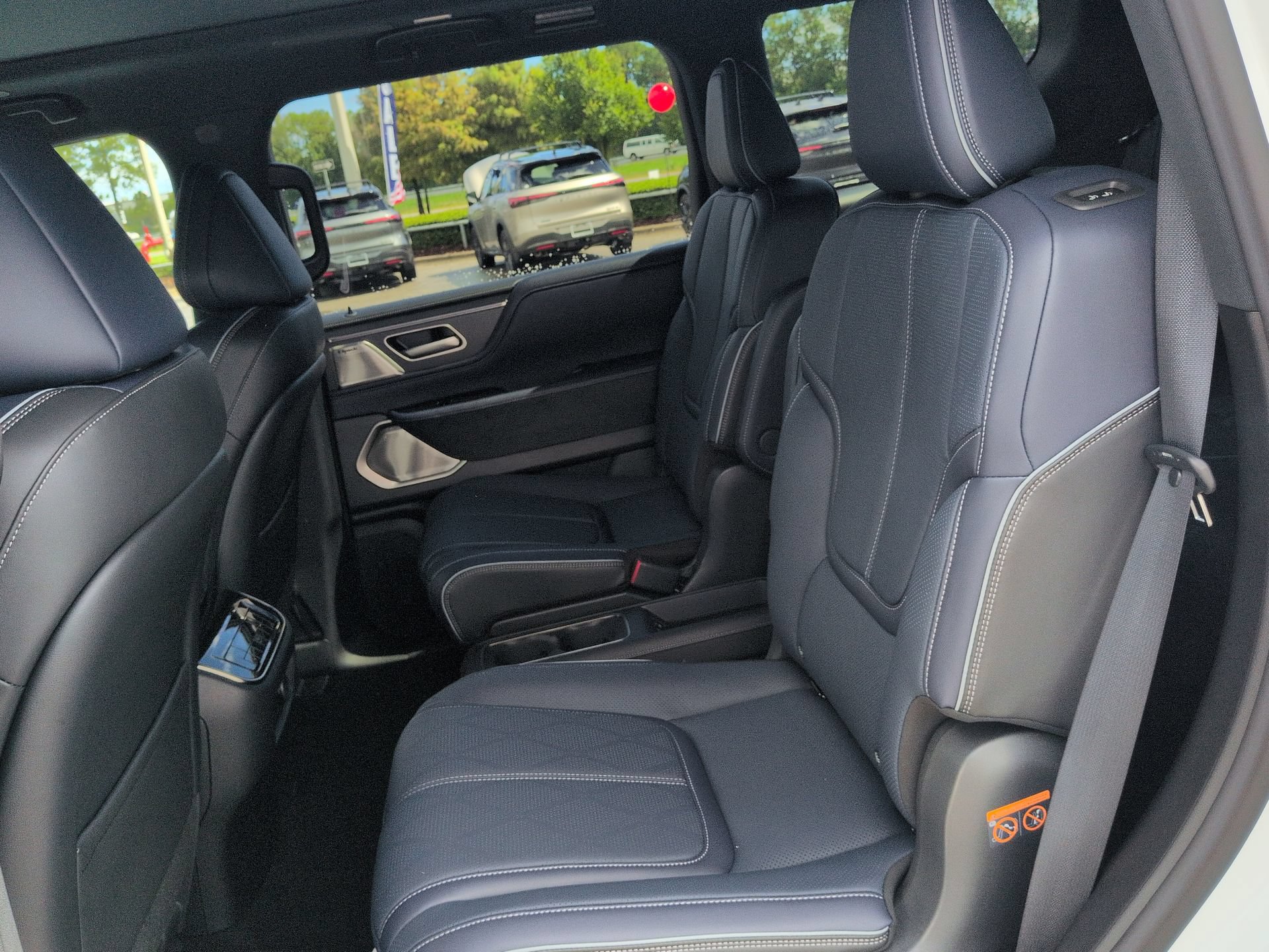 New 2027 INFINITI QX80 Sensory AWD/4WD image 15
