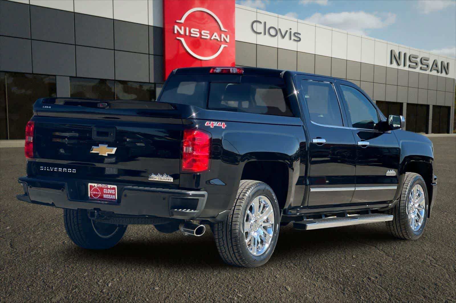 Used 2015 Chevrolet Silverado 1500 High Country w/ High Country Premium Package AWD/4WD image 3