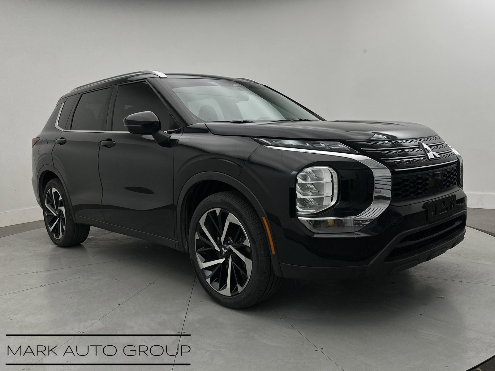 Used 2022 Mitsubishi Outlander ES image 2