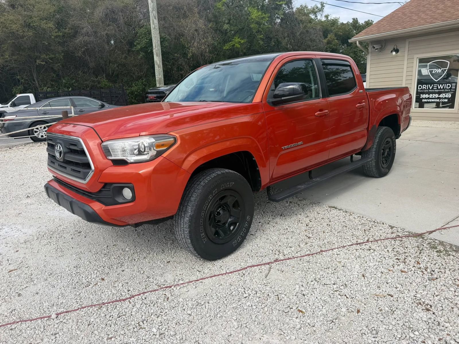 Used 2016 Toyota Tacoma SR5 w/ Towing Package RWD image 1