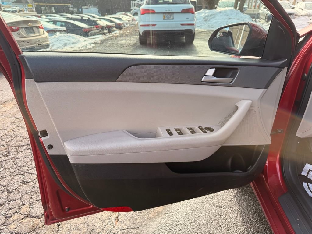 Used 2015 Hyundai Sonata SE FWD image 20