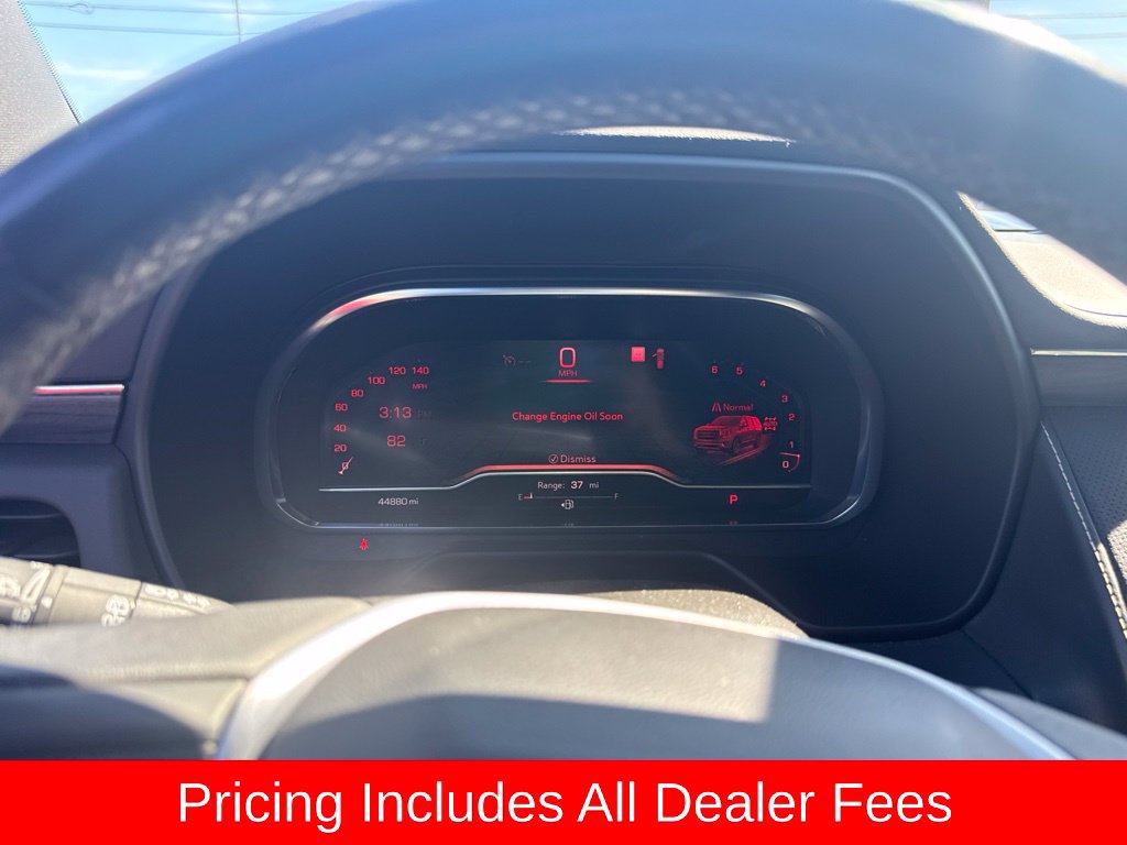 Used 2023 GMC Yukon SLT AWD/4WD image 2