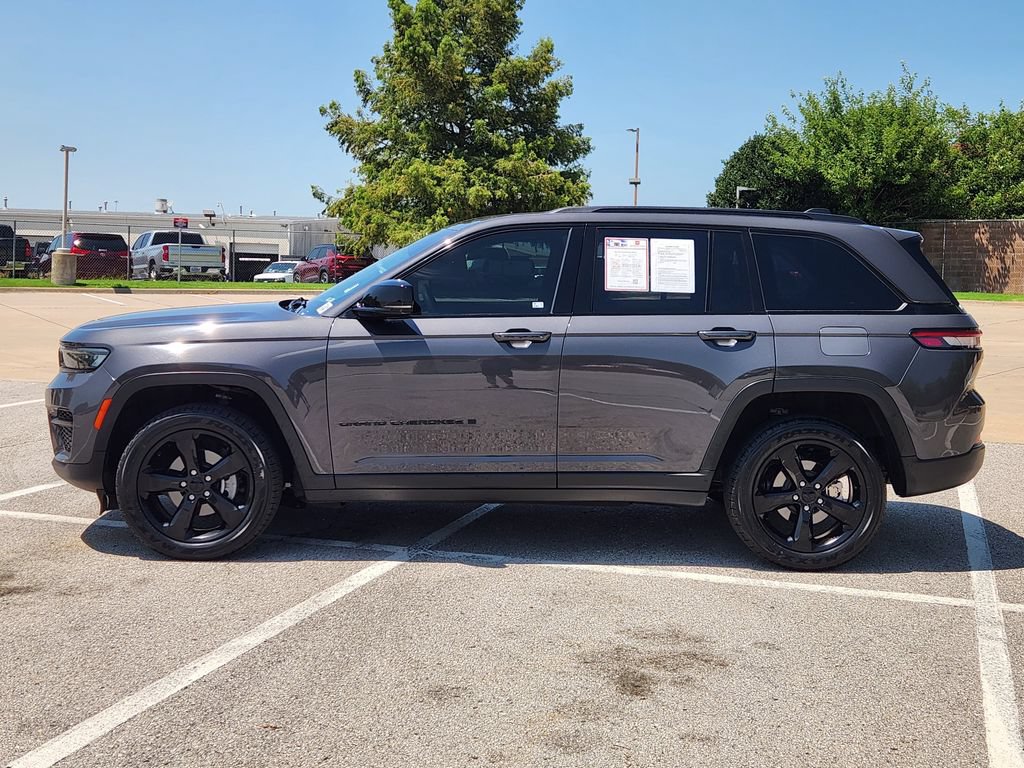 Used 2023 Jeep Grand Cherokee Altitude AWD/4WD image 4