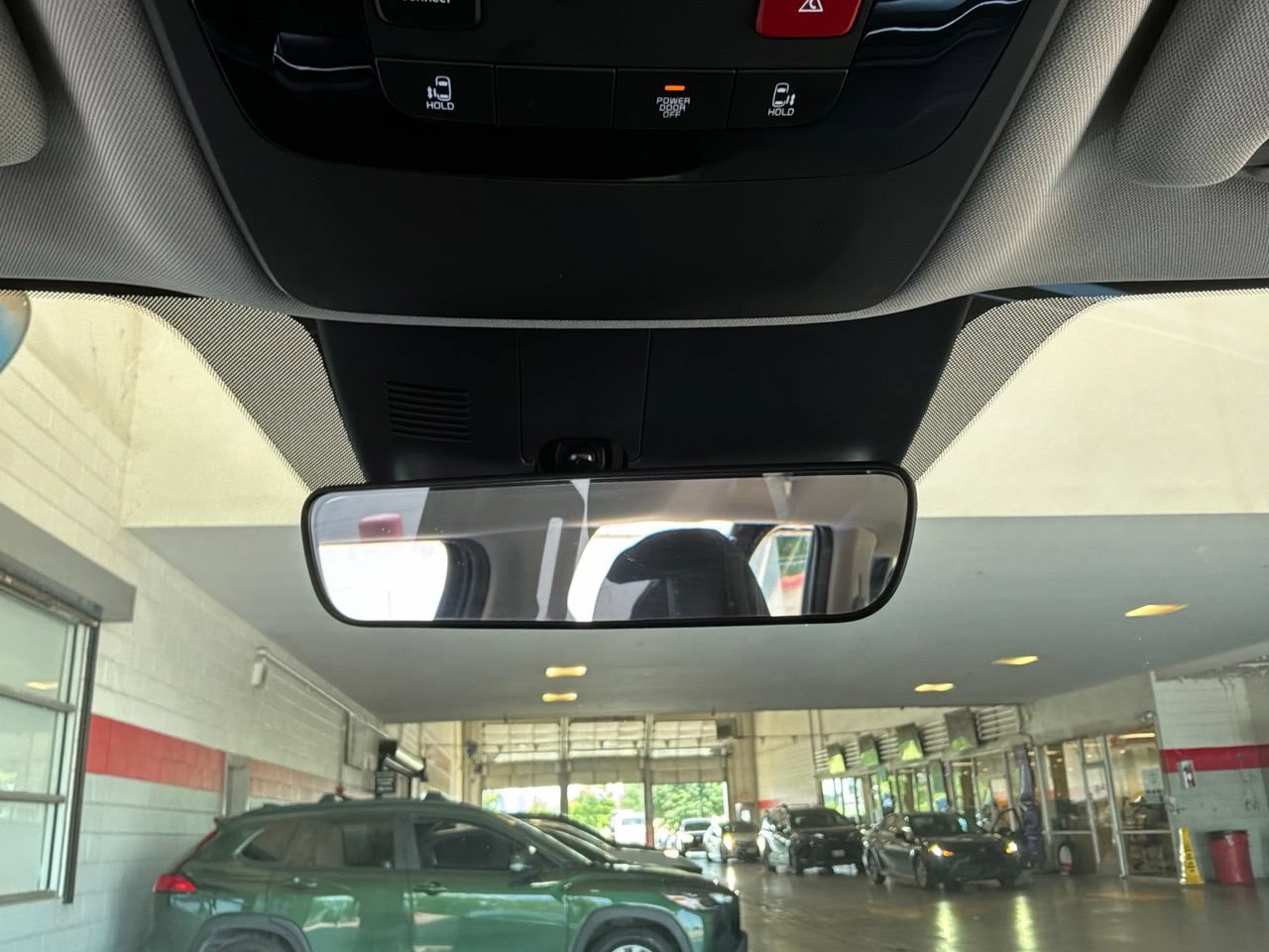 Used 2026 Kia Carnival FWD image 19
