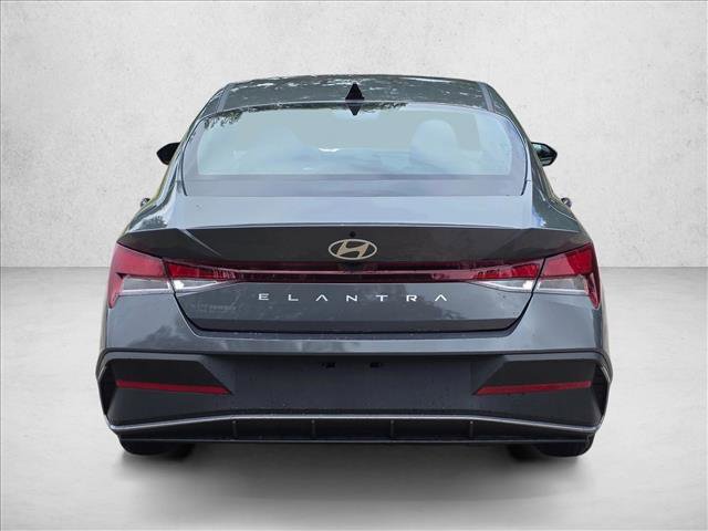Used 2025 Hyundai Elantra SE FWD image 6