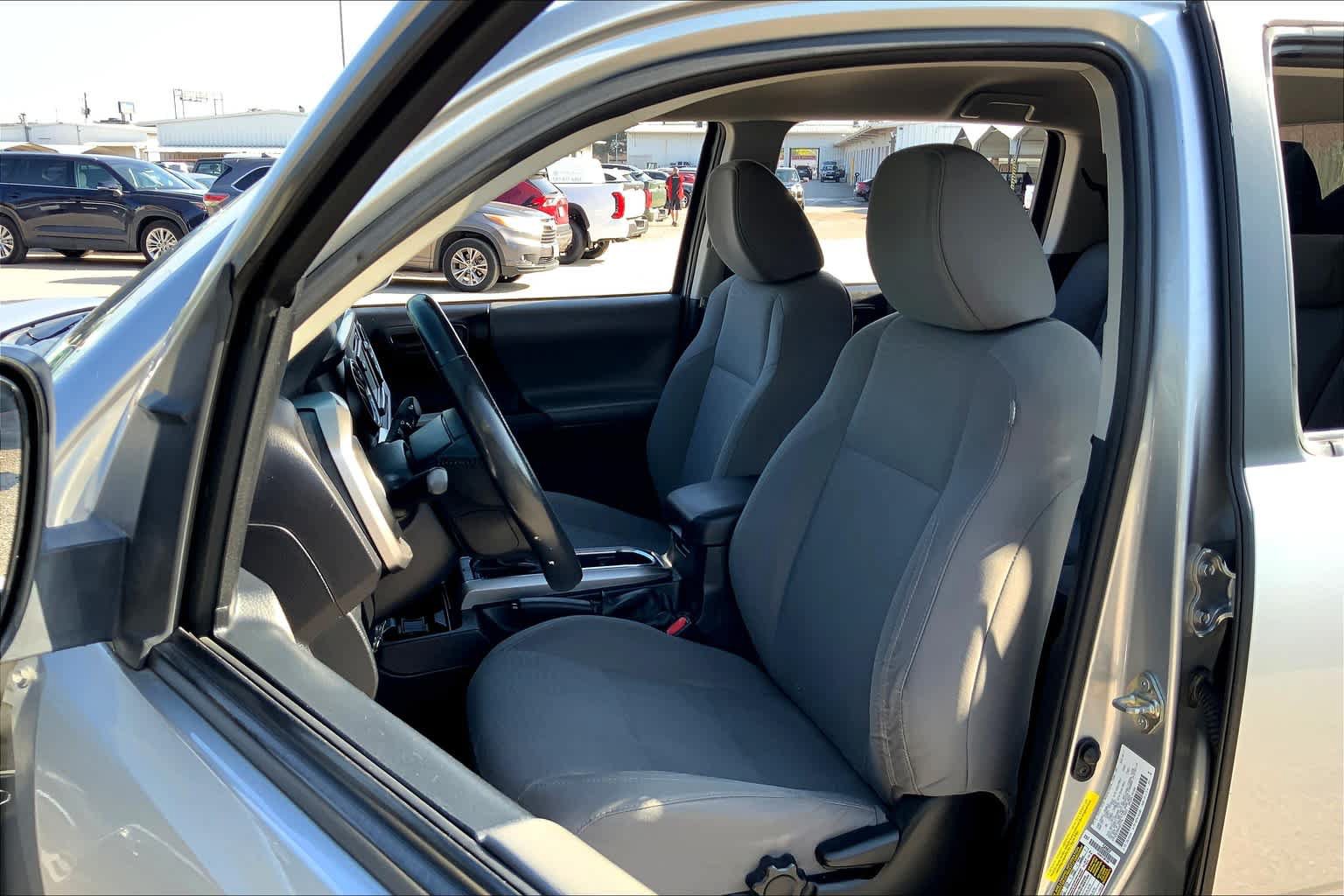 Used 2017 Toyota Tacoma SR5 w/ Tow Package RWD image 8