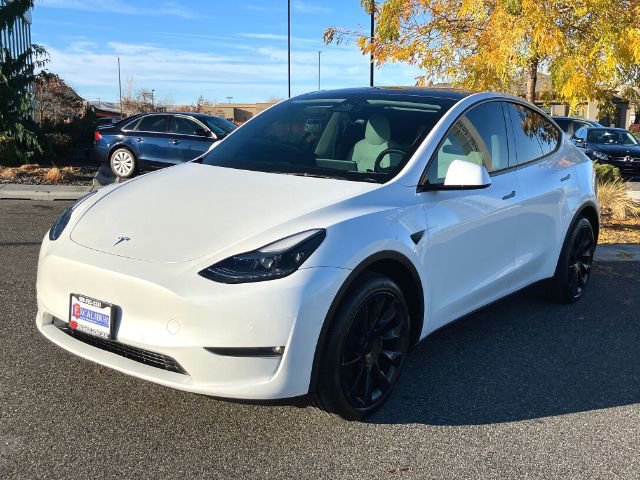 Used 2022 Tesla Model Y Long Range image 54