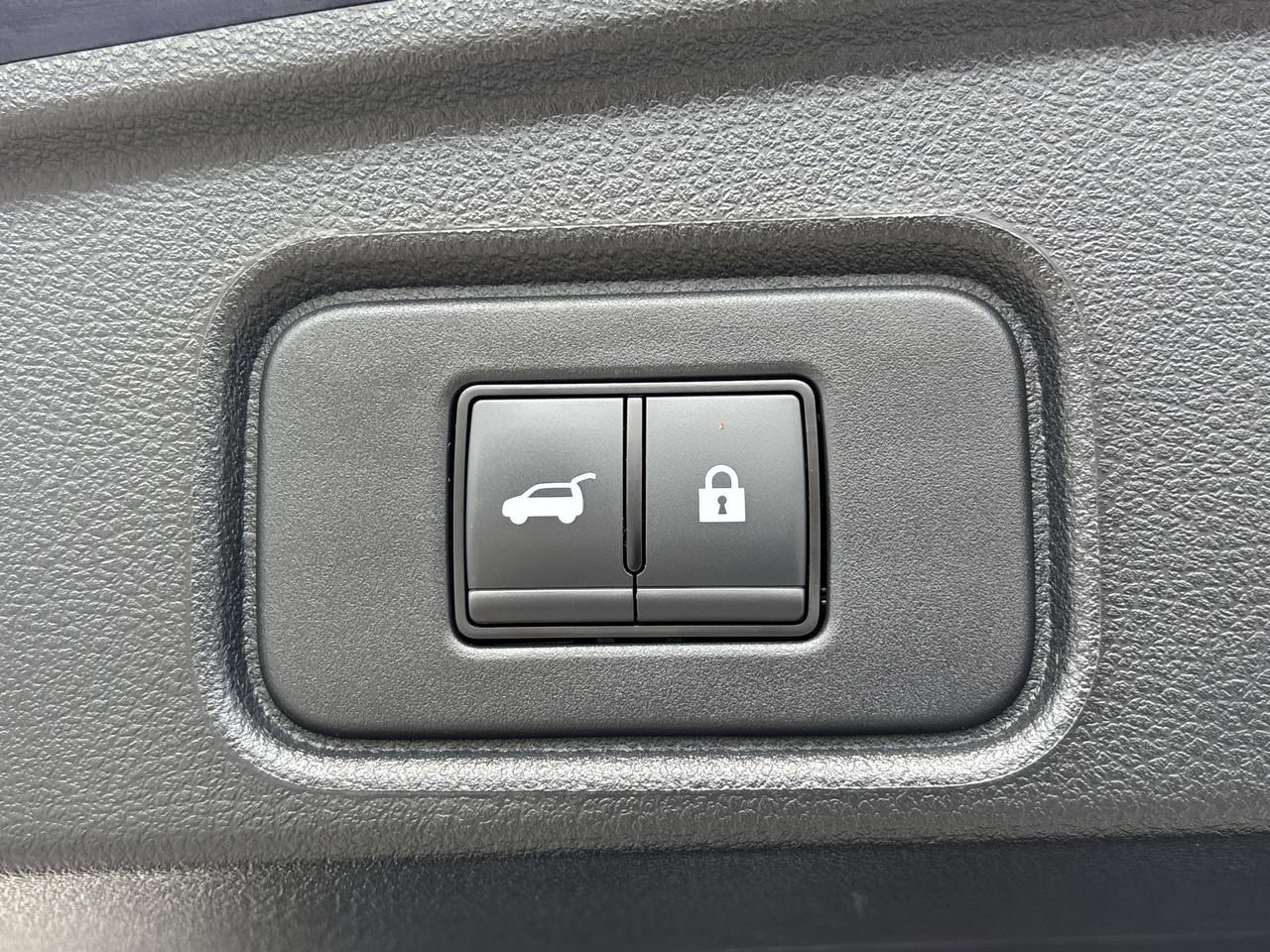 Used 2023 Nissan Pathfinder Platinum image 9