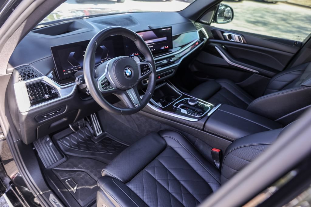 Used 2025 BMW X5 xDrive40i w/ M Sport Package AWD/4WD image 13