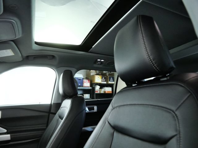 Certified 2023 Ford Explorer Limited w/ Limited Technology Package AWD/4WD image 17
