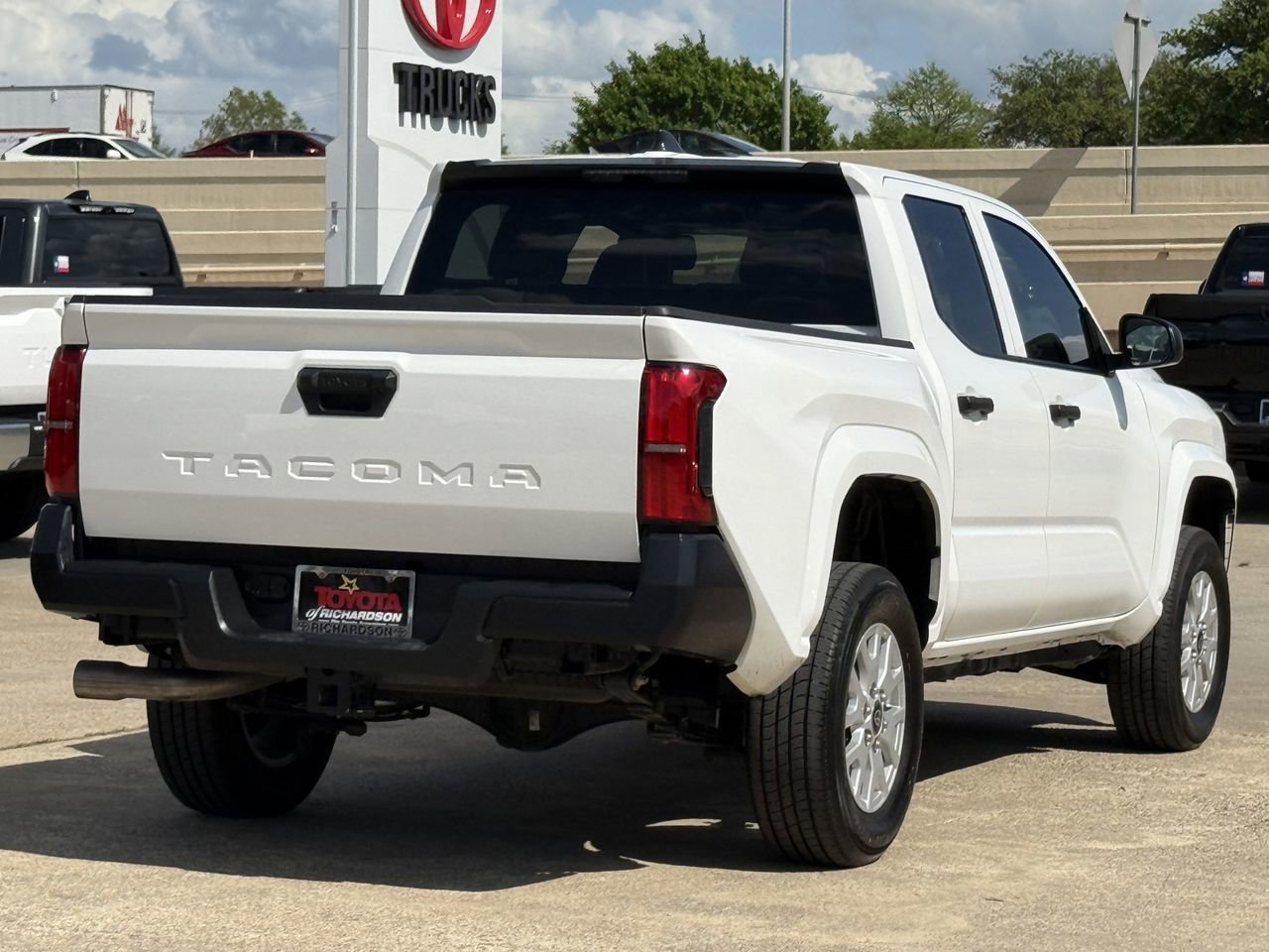 Used 2025 Toyota Tacoma SR image 4