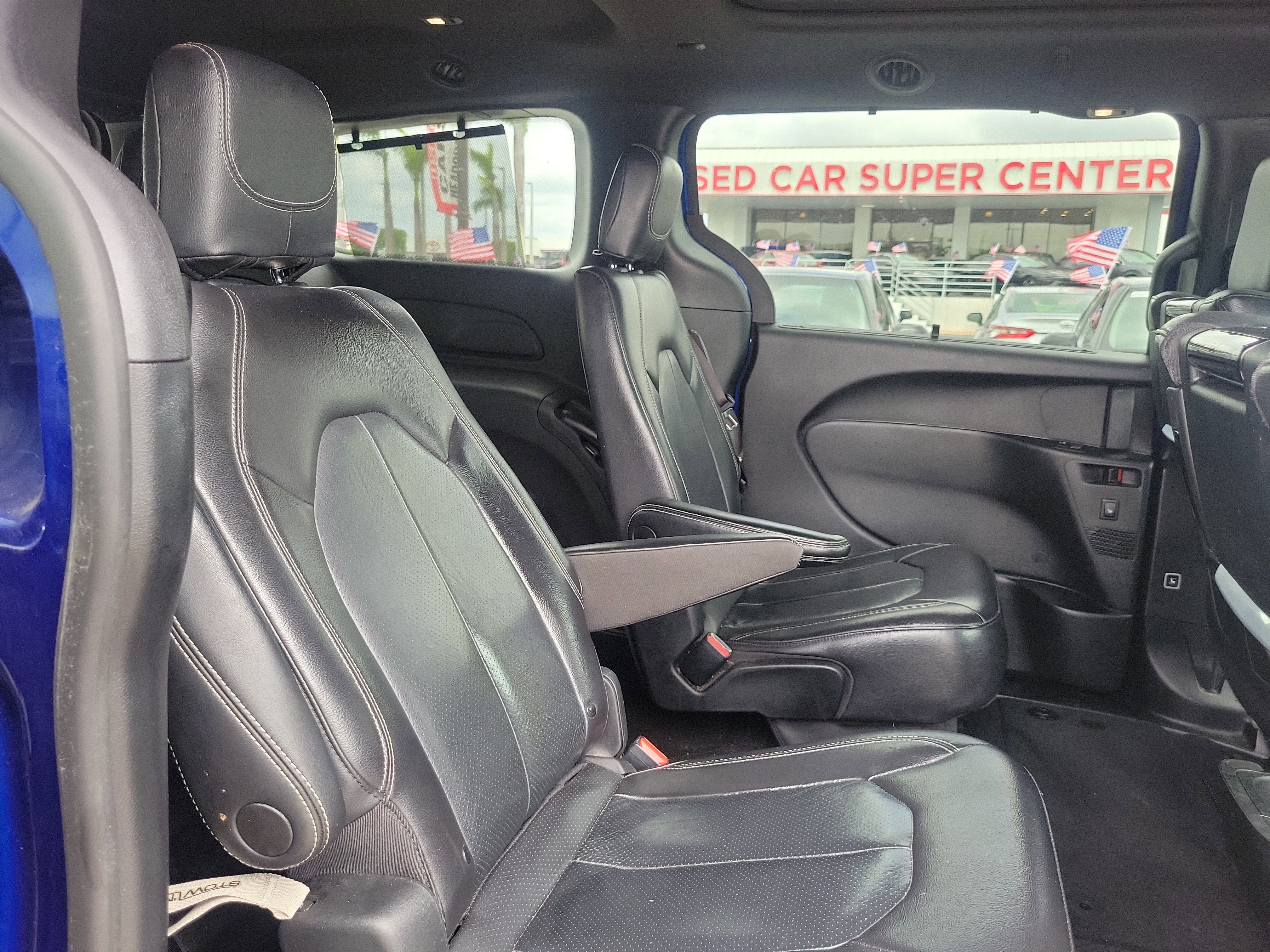 Used 2021 Chrysler Pacifica Touring-L w/ Uconnect Theater Family Group image 16