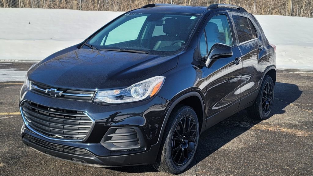 Used 2022 Chevrolet Trax LT w/ Driver Confidence Package image 3
