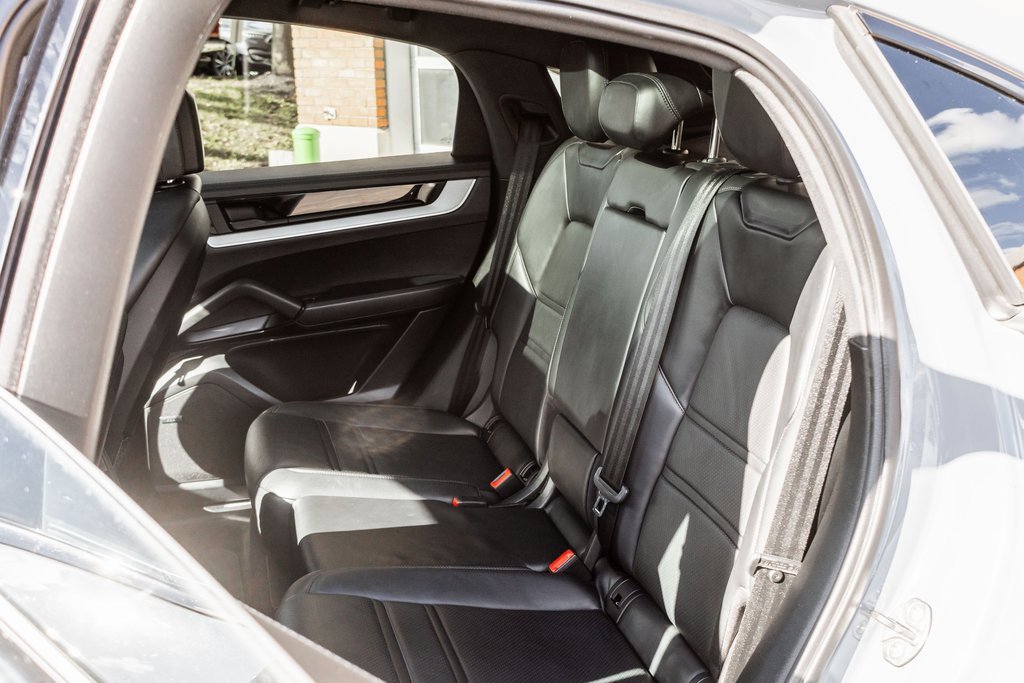 Used 2024 Porsche Cayenne Base image 28