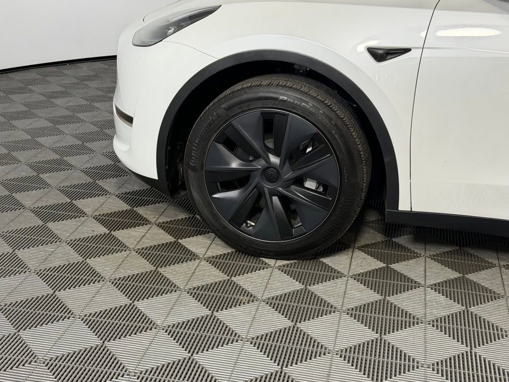 Used 2024 Tesla Model Y Long Range image 11