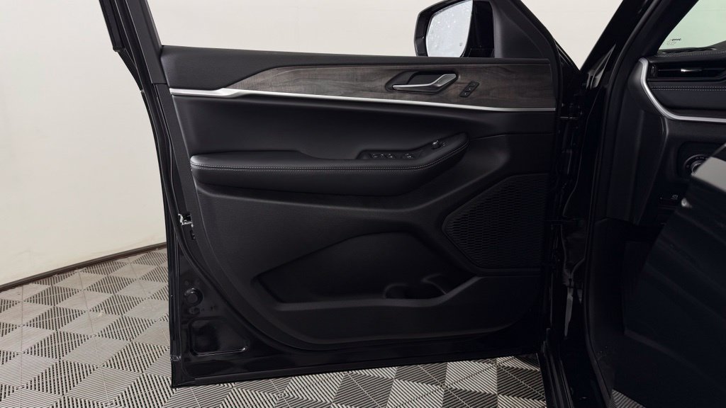 New 2027 Jeep Grand Cherokee L Limited AWD/4WD image 13
