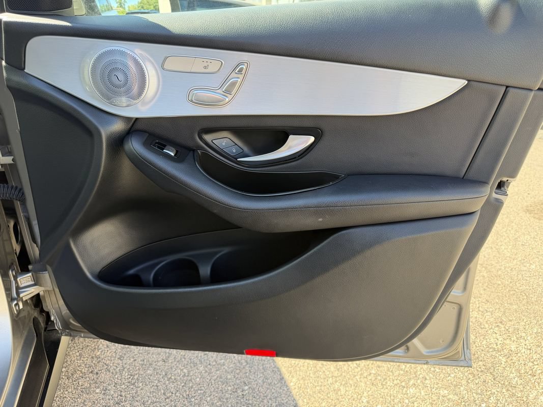 Used 2019 Mercedes-Benz GLC 300 4MATIC w/ Premium Package image 32